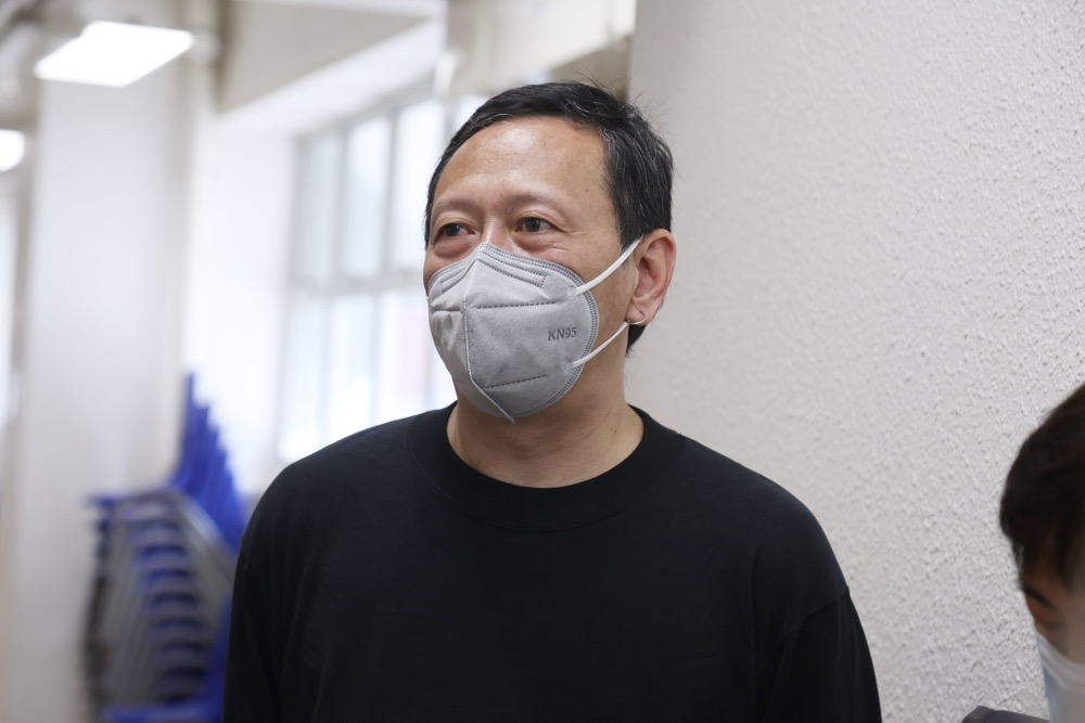 大口青胞兄王钟病逝终年74岁 好友周润发送花牌致祭