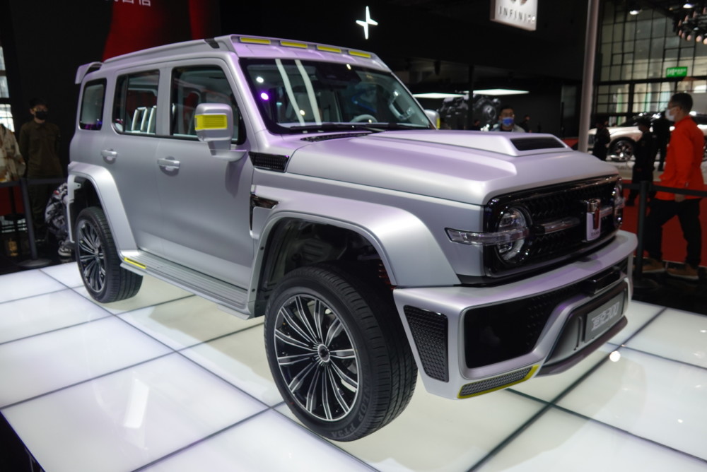 硬派科技坦克300赛博版上海车展亮相