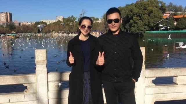 值得一提的是,李玥的老公胡海峰也是位演员,还曾与秦俊杰合作过,一