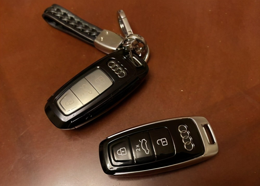 花26万买奥迪a4l却只收到一把车钥匙车主起诉经销商索赔80万