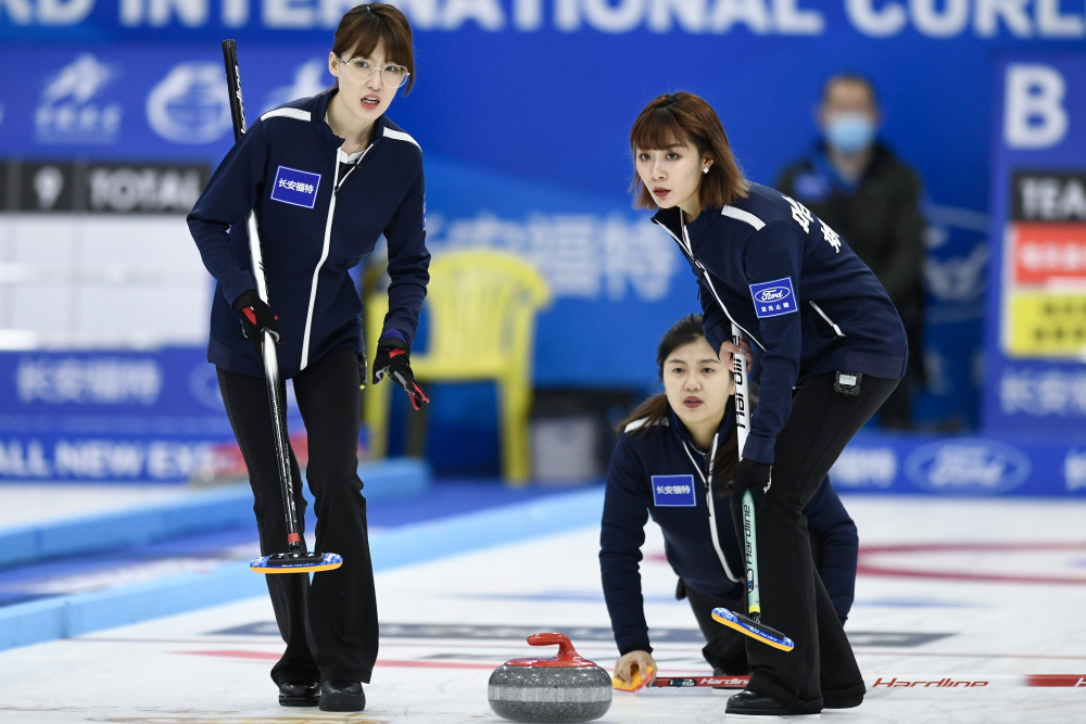 (体育)冰壶——中国公开赛:哈尔滨市队夺得女子团体冠军