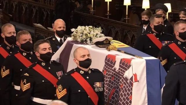 出席亲王葬礼的凯特王妃,戴上了婆婆和奶奶都戴过的珍珠项链-腾讯新闻