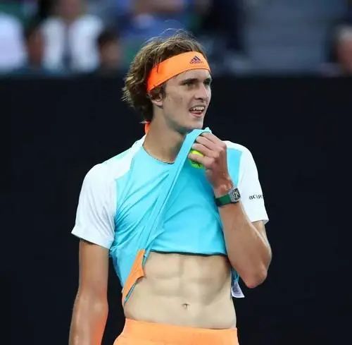 氛围极其浓厚的家庭,他的父亲在移民德国之前还代表前苏联打过戴维斯