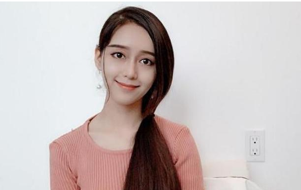 北京大学美女学姐走红长相神似迪丽热巴成为网红却受赞扬