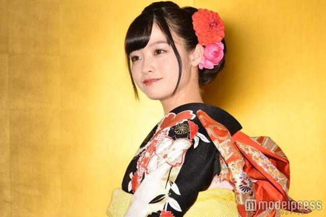 桥本环奈20岁银魂作者特别为她绘制经典神乐挖鼻孔造型插画