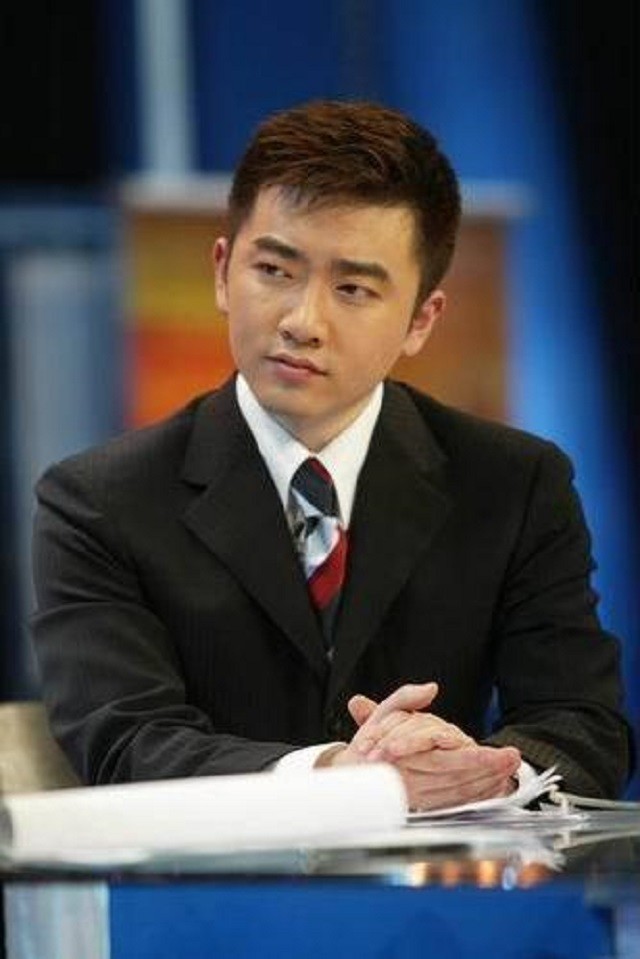 芮成钢:曾是央视力捧的才子,将星巴克从故宫赶走,却因私欲入狱