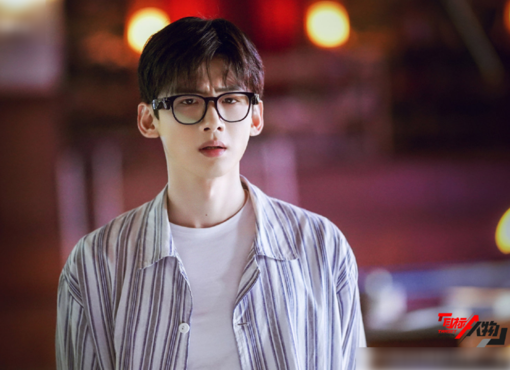 在《平凡的荣耀》收官没多久,白敬亭又带来了一部新作品《目标人物》