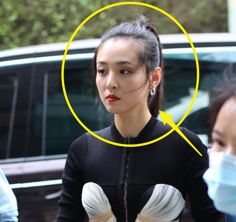 28岁吴倩生女后首亮相,产后不复少女感,这腰围我却看愣了