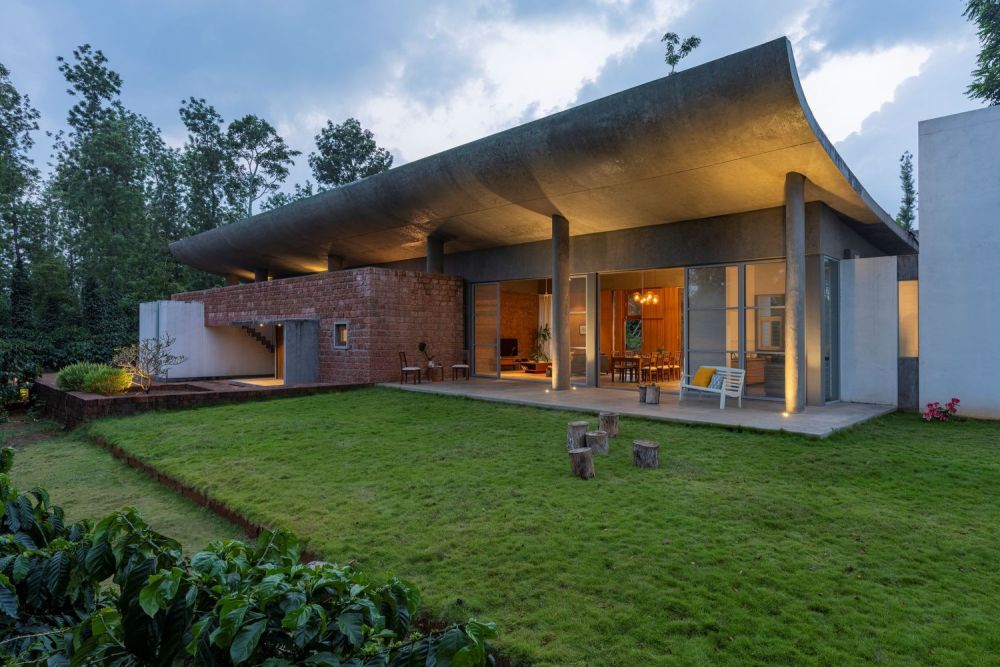 建筑面积300㎡的单层住宅,独特的屋顶形式,成为一道亮丽的风景