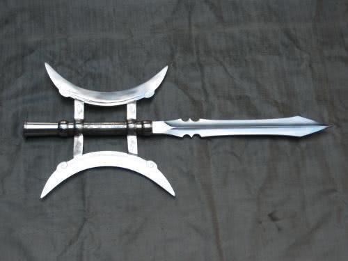 在《三国志》里面就有过记载,曹操的护卫典韦用的兵器就是双戟,重达80