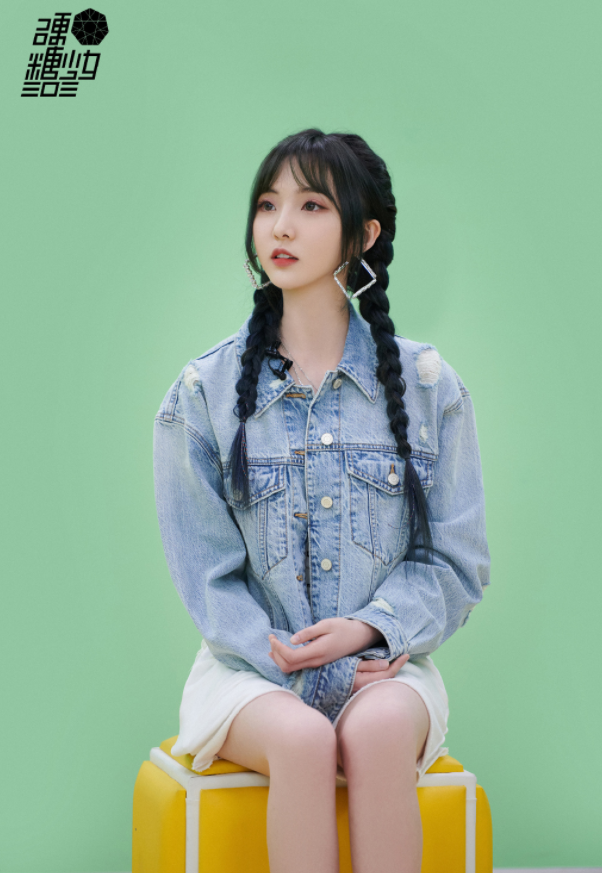 其实郑乃馨原本就是女团成员身份出道的,作为泰籍华裔影视女演员,早在