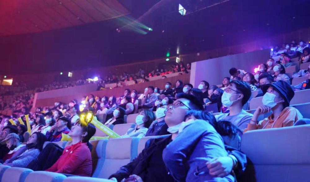 因为现在kpl的观众,大多都是已经参加工作,或者是正在进行自己的学业