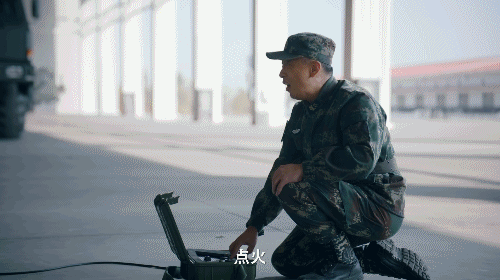 最神秘的火箭军来了看李易峰张馨予肖央号手就位点火出征