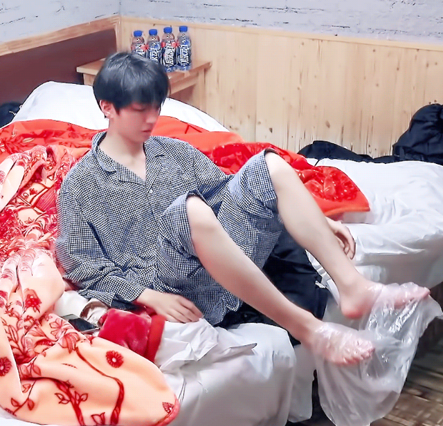 "只能说王俊凯太红了,泡个脚也要专家出来纠正","一些所谓的专家,真的