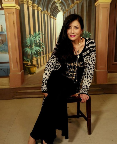 爱过邓丽君,艳遇吴绮莉,吴家丽却成了成龙一辈子都得不到的女人