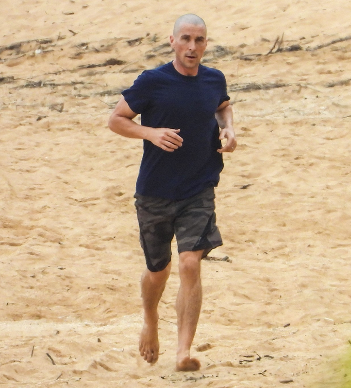 这才是真正的演员人生和肉体都是一场戏蝙蝠侠贝尔为拍雷神4暴瘦还剃