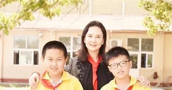 西游记嫦娥扮演者邱佩宁如今却身价过亿捐上百所希望小学