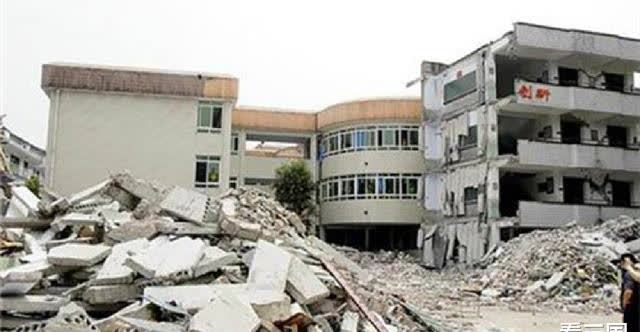 2008年汶川大地震，那位丢下学生自己逃跑的范美忠，后来怎样？