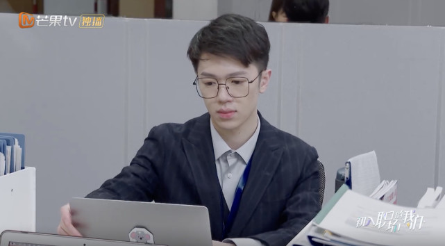 初入职场的我们梁坚洛表现欠佳职场新人是否要听取前辈意见