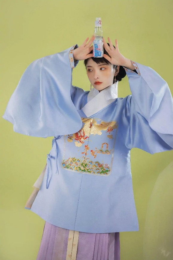 适合夏天的"蓝色"汉服,温柔又精致,哪种是你心目中的top1?_腾讯新闻