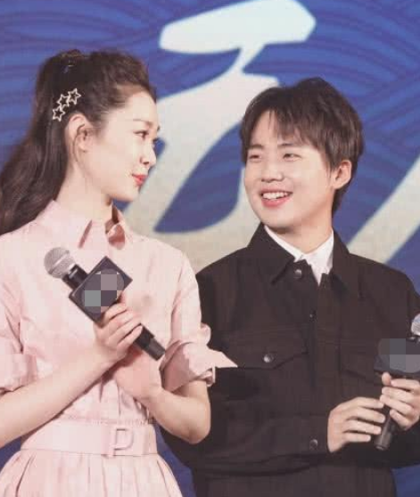 郭麒麟和美女共度早餐后,首度发文疑似回应,蒋依依忙着赚钱未受影响