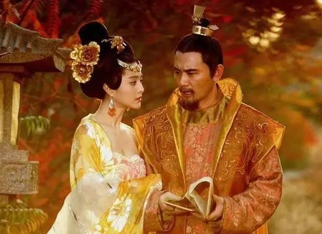 傻子隐忍三十年,靠装疯卖傻保命,当上皇帝后立马杀光身边人|李怡|李炎