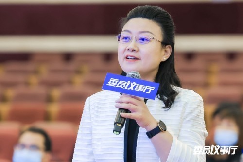 市民政局局长熊瑛:打造"没有围墙"的养老院 让居家养老