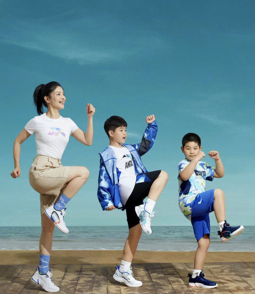 旅游母子三人拍照姿势的摆法(旅游母子三人拍照姿势的摆法视频)