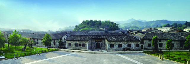 张谷英古建筑群由当大门,王家塅,上新屋三大主要建筑群体组成,总面积