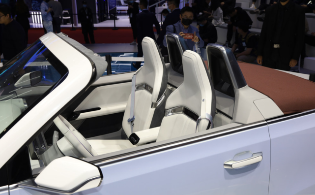 众泰没能实现的五菱帮你实现软顶敞篷实车亮相上海