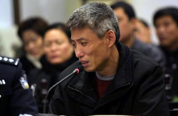 河南黑社会老大,手中资产上亿小弟过百,风光程度不亚于乔四