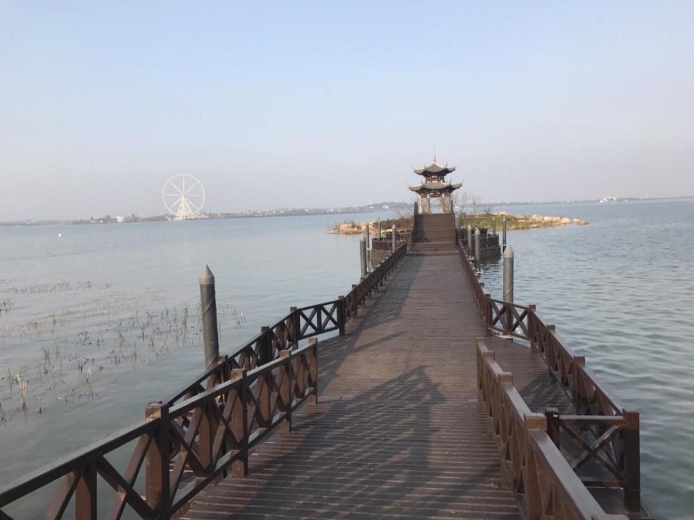 属于西洞庭湖的一部分集山水田园城四位一体的湖泊