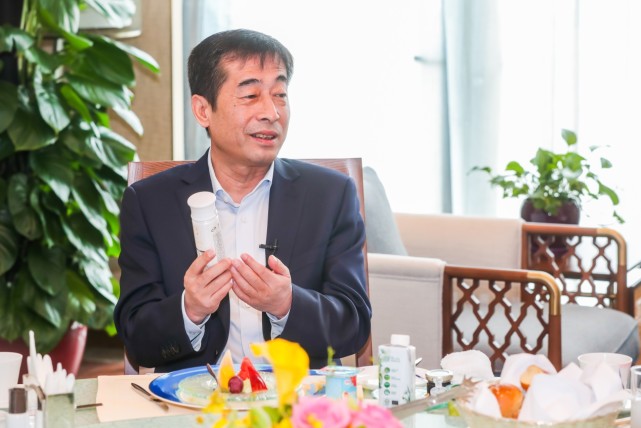伊利老总简介_伊利牛奶图片(2)