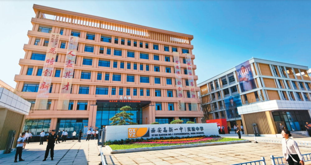 铁一中直管曲江第一学校,曲江新房再迎万人摇!