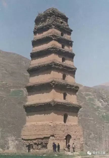 仙游寺位于周至县城南15公里的黑水西岸.