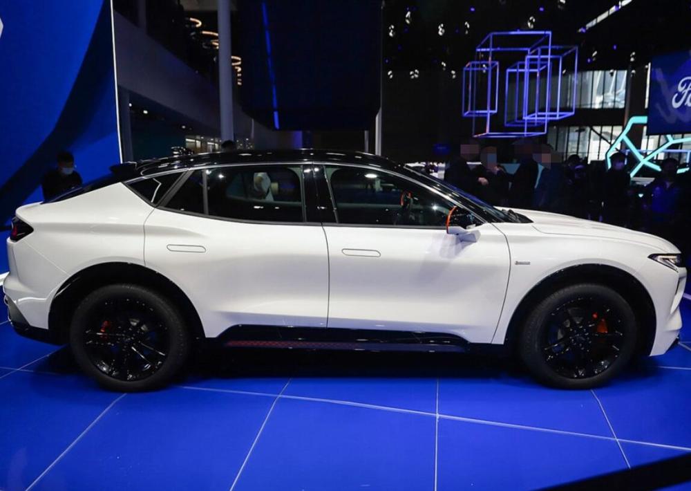 蒙迪欧精神续作变身跨界suv,福特evos亮相上海车展