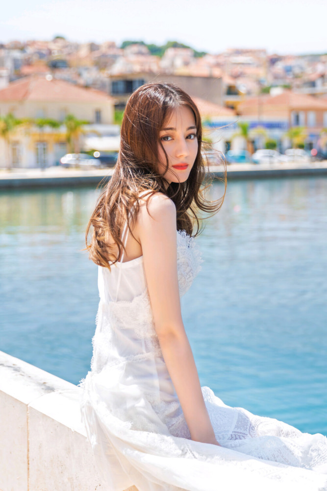 网易云热评《烟火焚》喜欢的人很优秀远方很远好吃的很贵奋斗真的