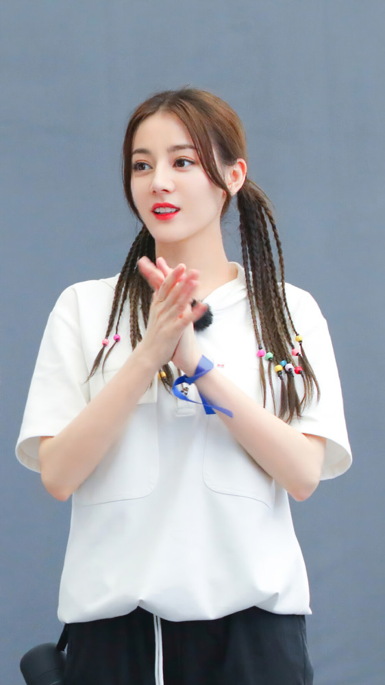 网易云热评《烟火焚》喜欢的人很优秀远方很远好吃的很贵奋斗真的