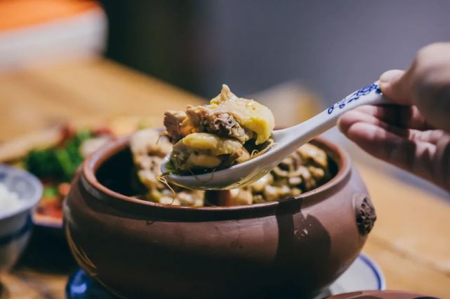 美食建水紫陶汽锅鸡
