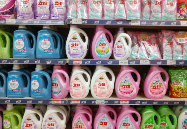 洗衣粉和洗衣液哪个更好销售员说实话差异很大别买错了