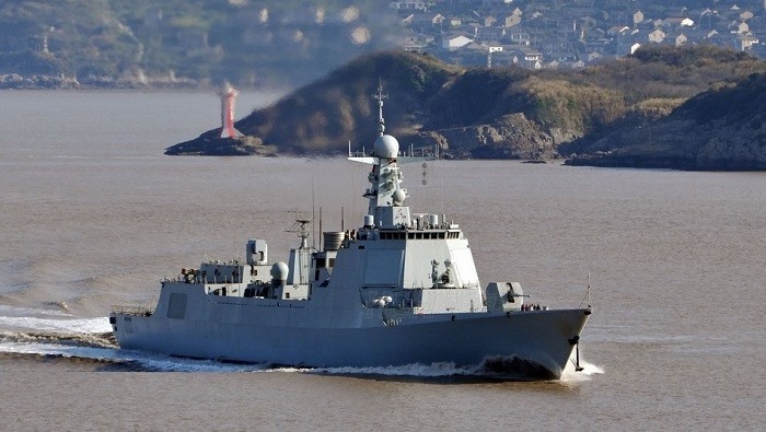 其中有055型驱逐舰拉萨舰,舰号102,052dl驱逐舰苏州舰,舰号132,以及