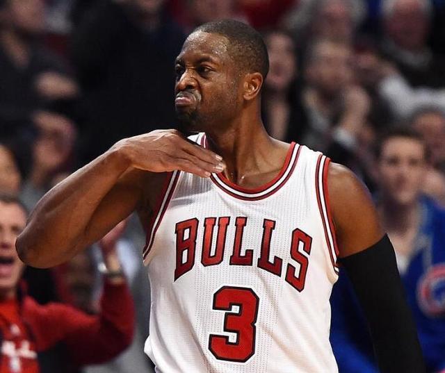 NBA被禁止的庆祝动作，韦德霸气割喉被罚款，穆大叔的专利摇手指