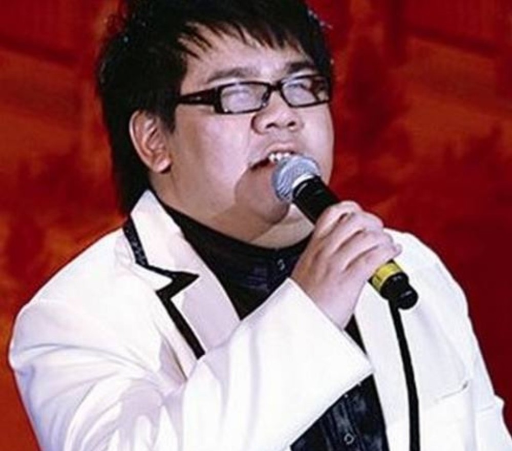 盲人歌手杨光自曝经常失恋42岁还单身因耍大牌人气一落千丈
