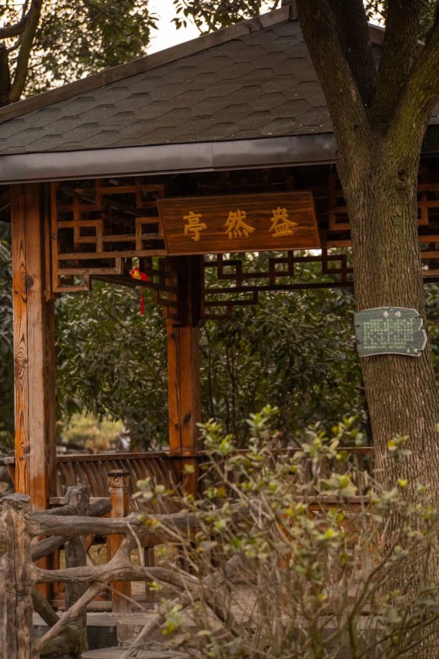 南阳卢园景区五一假期招商启动!黄金摊位火热抢定中.