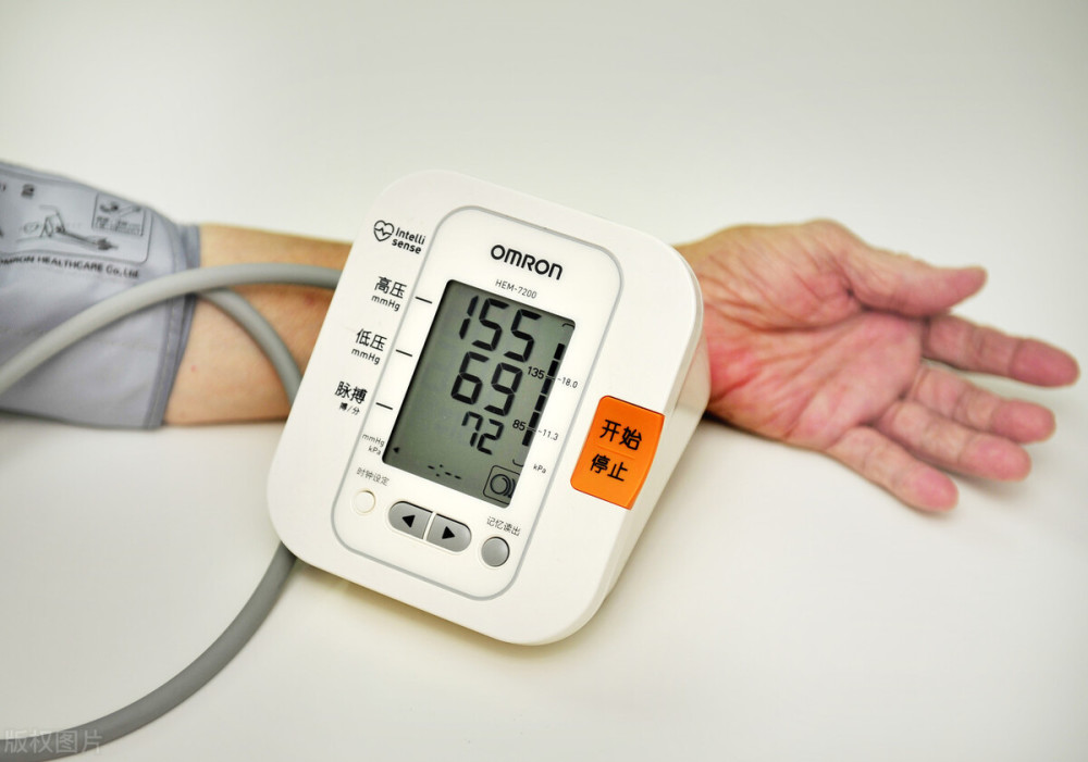 测血压高的照片图片