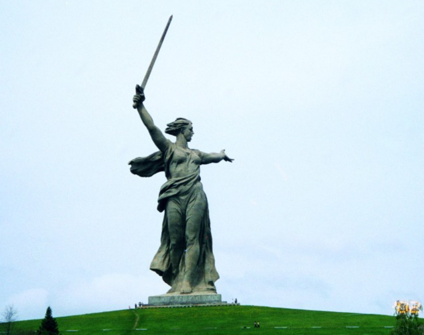 里的天空城和老牌电影制作公司哥伦比亚片头的火炬女郎就是源于这里