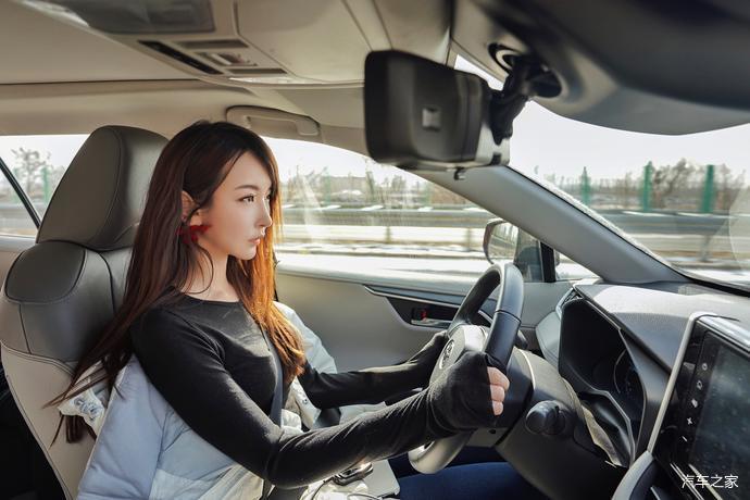 女神驾道美女主持人携手丰田荣放自驾甘南冰雪奇缘之旅