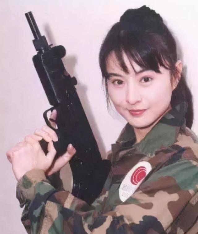 霸王花李赛凤拍戏险遭毁容嫁大17岁富商被指婚内不检点