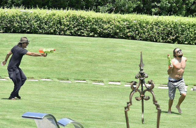 明星靠什么把自己拉下神坛小李子靠水枪而他靠一只冰激凌