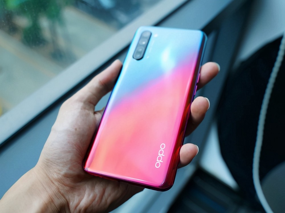 加持超级闪充的oppok9,将为你带来出色的畅玩体验